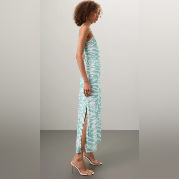 Slate & Willow
Blue Printed Slip Dress size Medium - Picture 5 of 14